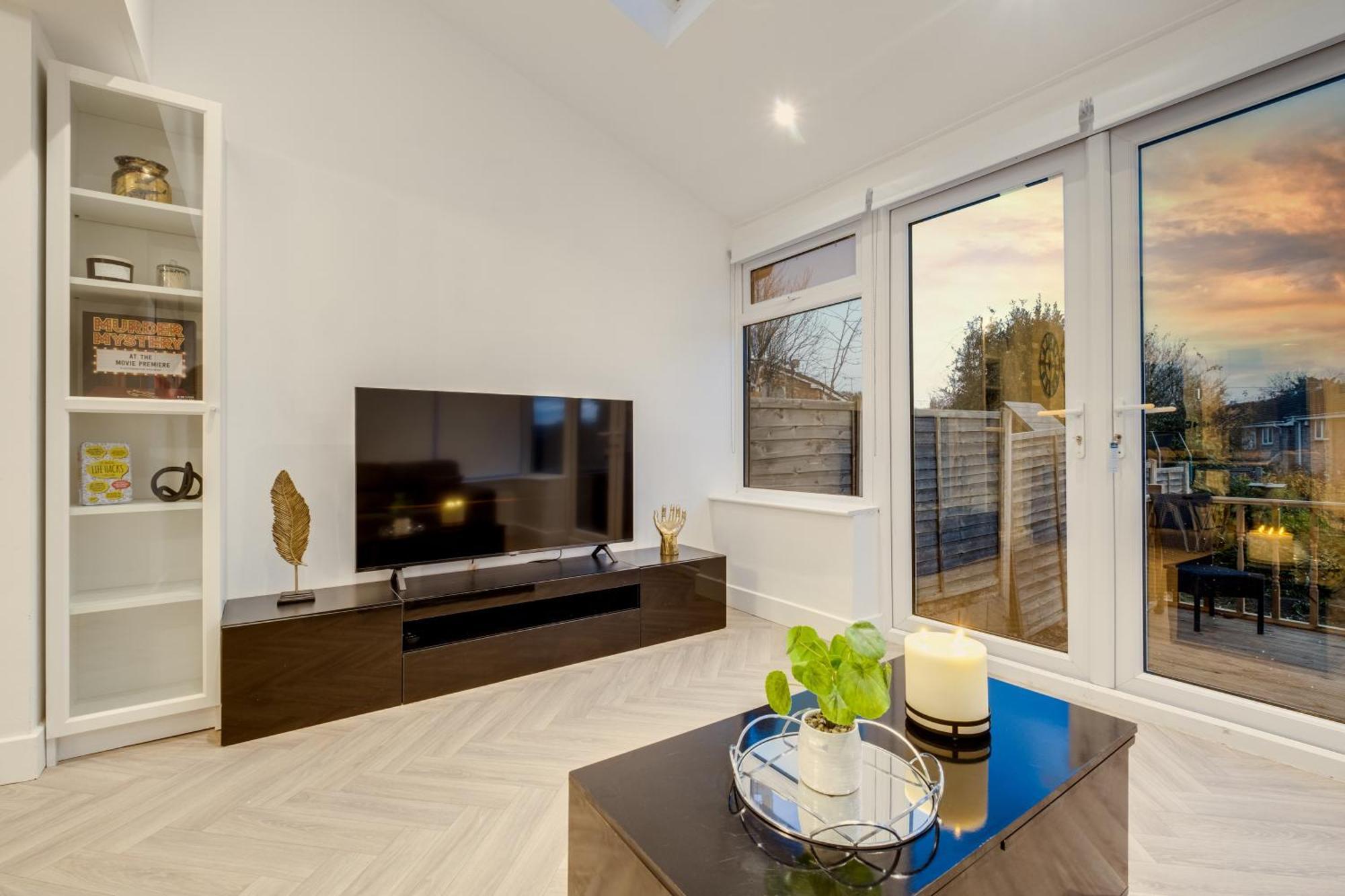 Luxury Cozy 2 Bed House Hot Tub Family Friendly Business Traveler Family Of 4 - 6 With Parking Close To Centre , M6 , Aston Univerity , Great Barr *