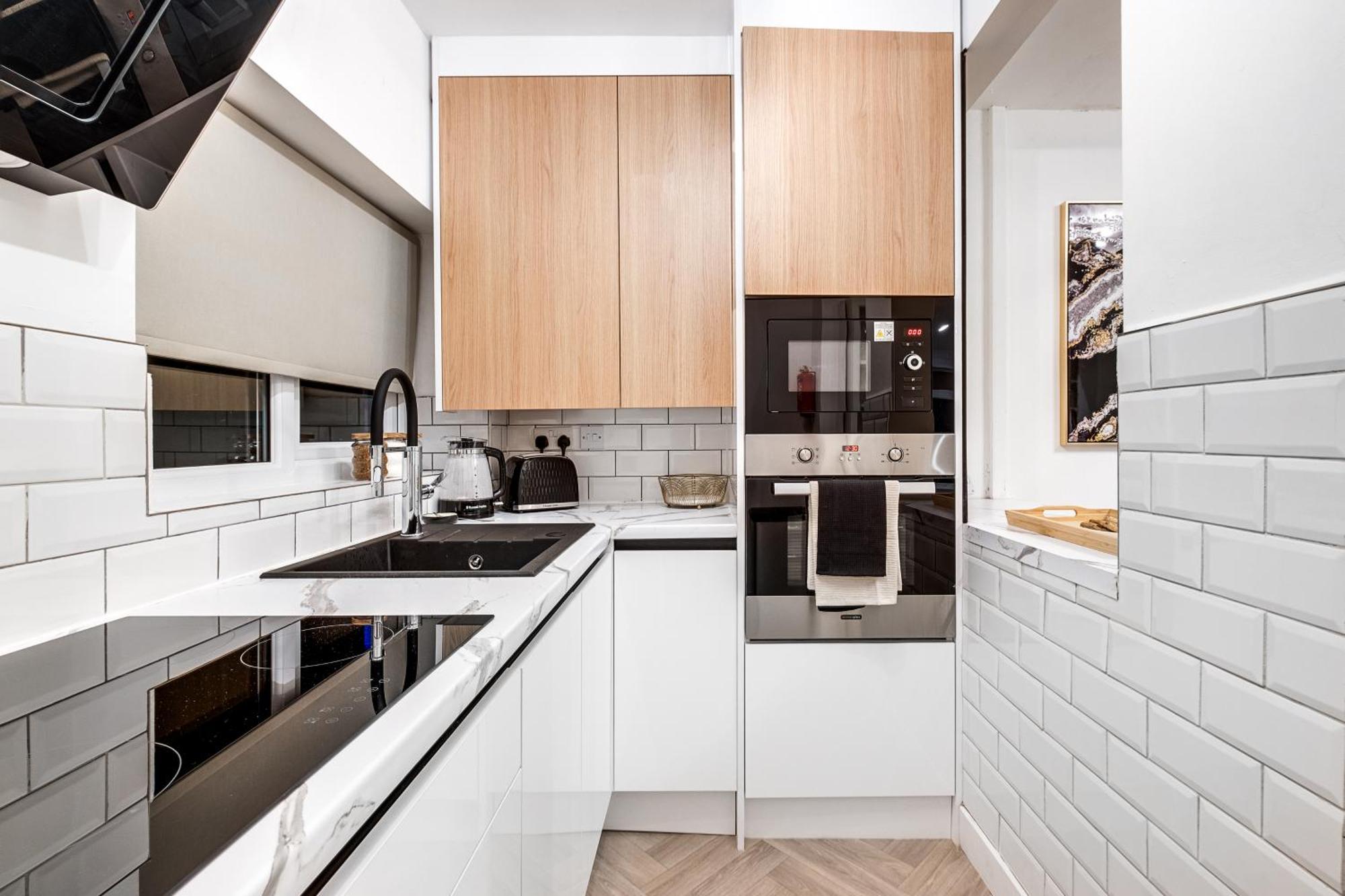 Luxury Cozy 2 Bed House Hot Tub Family Friendly Business Traveler Family Of 4 - 6 With Parking Close To Centre , M6 , Aston Univerity , Great Barr Birmingham