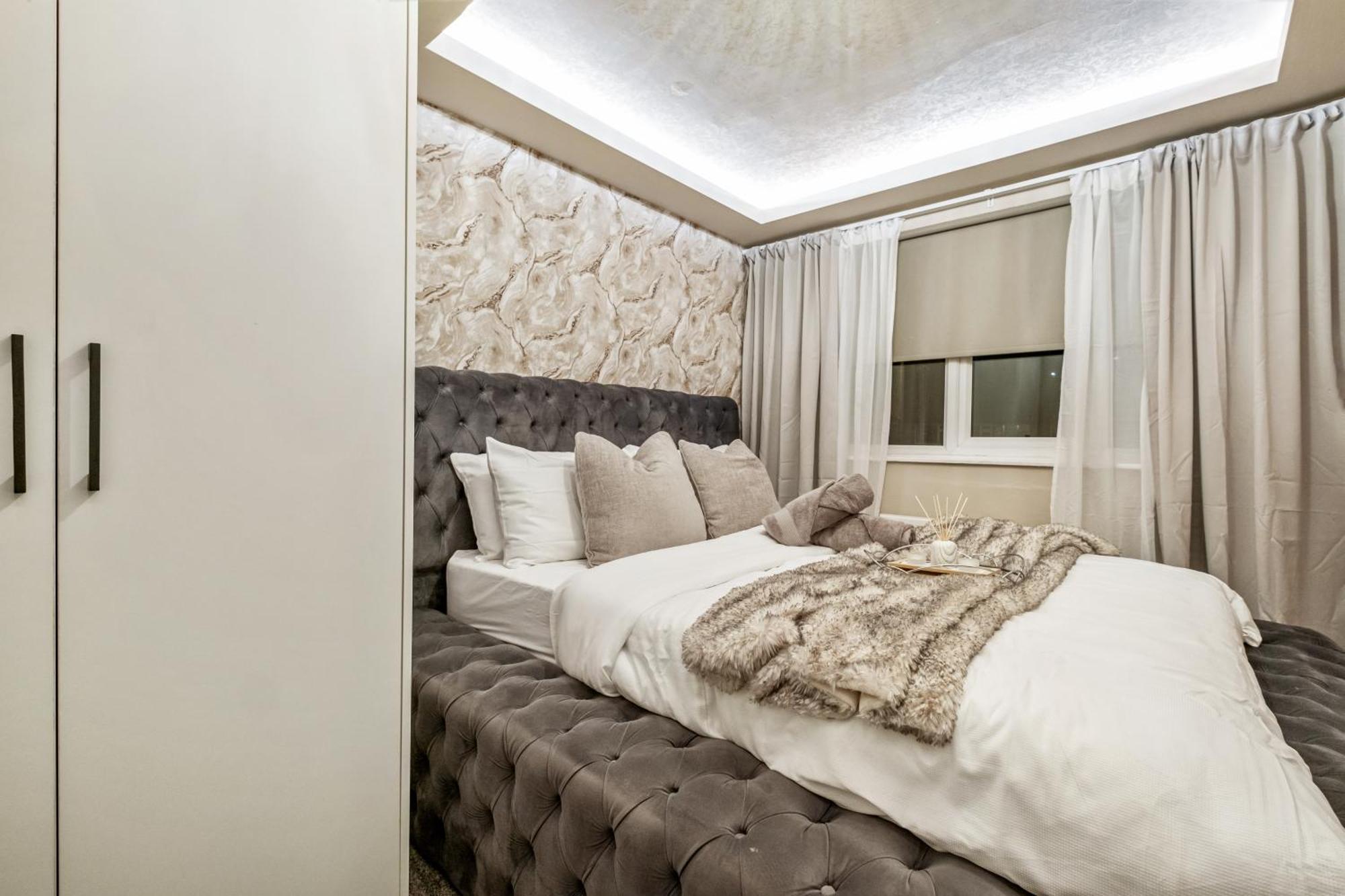 Holiday home Luxury Cozy 2 Bed House Hot Tub Family Friendly Business Traveler Family Of 4 - 6 With Parking Close To Centre , M6 , Aston Univerity , Great Barr